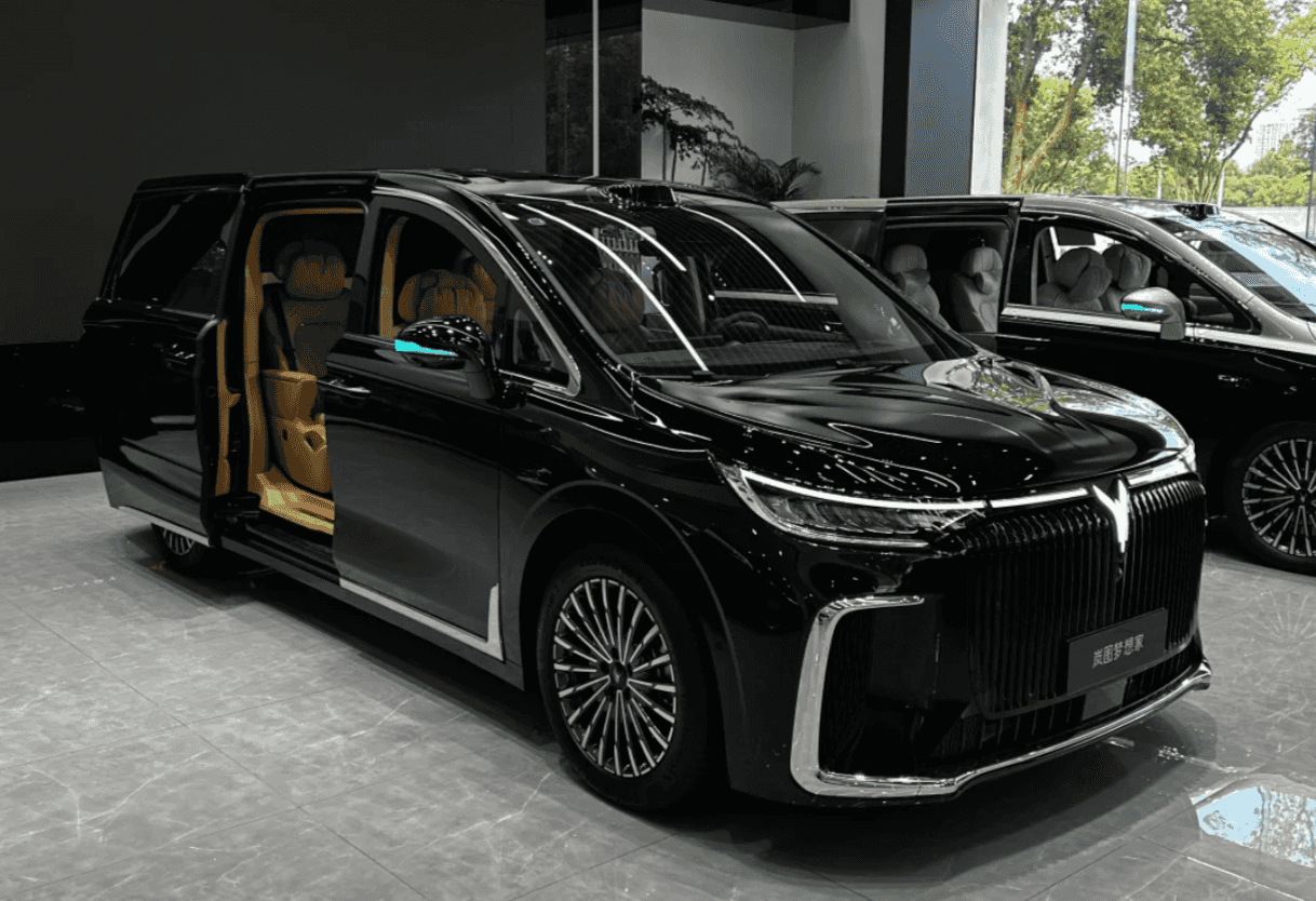 7-Seater Vehicle (Exterior)