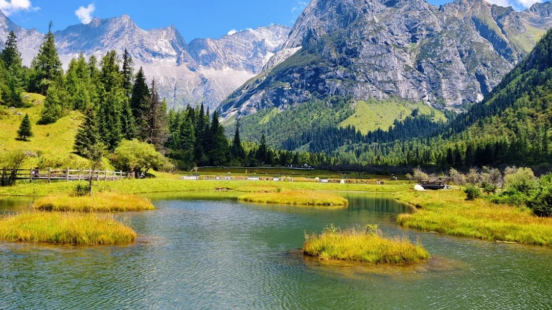 Best Places to Visit in China in August: Mountains, Grasslands & Summer Escapes